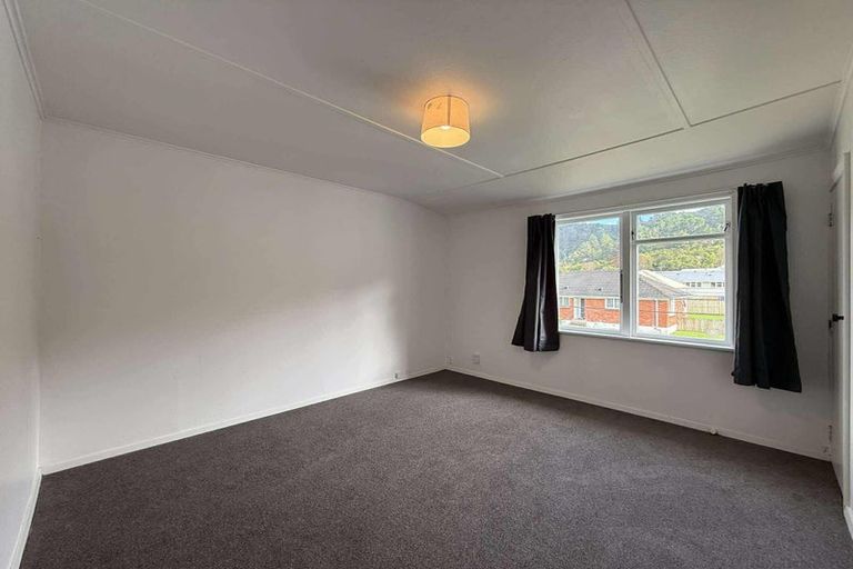 Photo of property in 9 Wainhouse Street, Stokes Valley, Lower Hutt, 5019