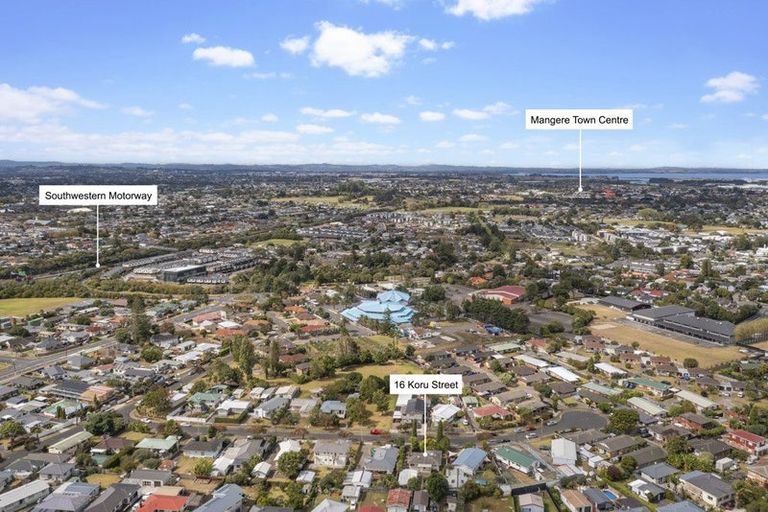 Photo of property in 16 Koru Street, Mangere Bridge, Auckland, 2022
