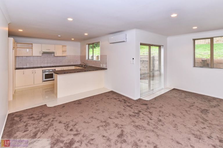 Photo of property in 24 Piriti Place, Weymouth, Auckland, 2103