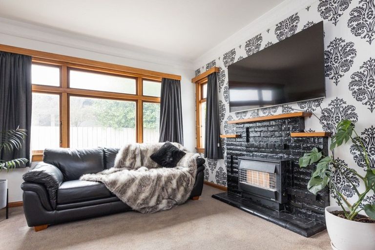 Photo of property in 19 Featherston Street, Takaro, Palmerston North, 4412