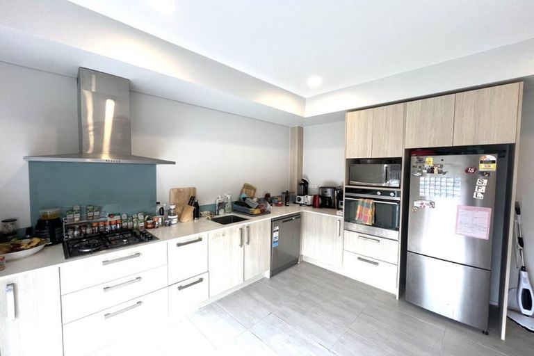 Photo of property in 6 Folkes Lane, New Lynn, Auckland, 0600