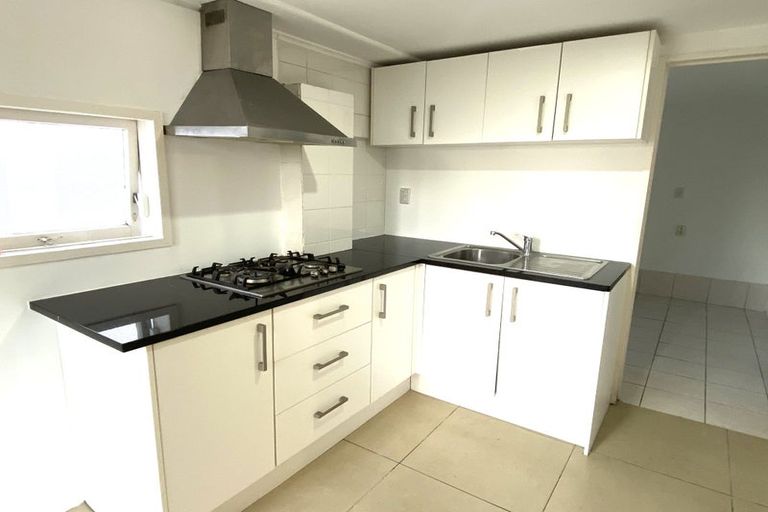 Photo of property in 30 Megan Avenue, Pakuranga Heights, Auckland, 2010