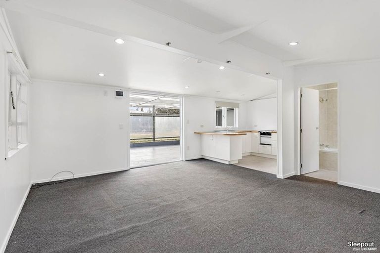 Photo of property in 31 London Street, Te Atatu Peninsula, Auckland, 0610