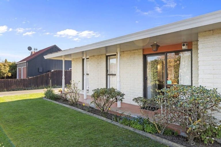 Photo of property in 40 Ambleside Drive, Burnside, Christchurch, 8053