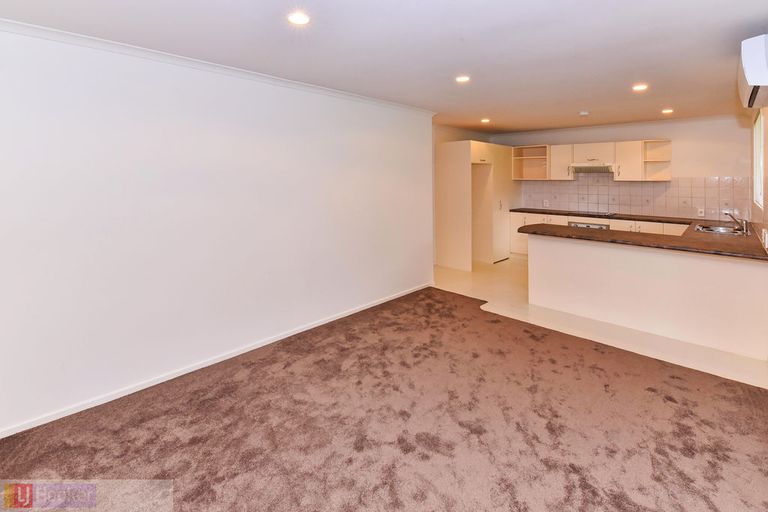 Photo of property in 24 Piriti Place, Weymouth, Auckland, 2103