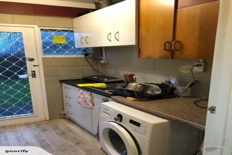 Photo of property in 27a Royal Road, Massey, Auckland, 0614