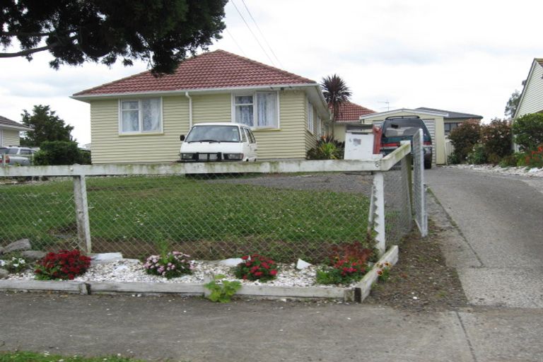 Photo of property in 24 Farnborough Crescent, Mangere, Auckland, 2022