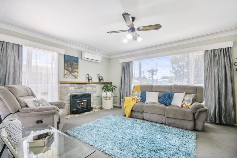 Photo of property in 20 Peachgrove Road, Te Atatu Peninsula, Auckland, 0610