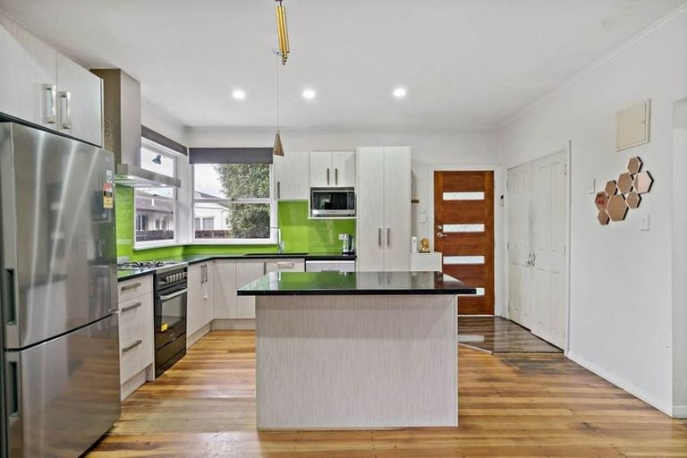 Photo of property in 4b Manuroa Road, Takanini, 2112