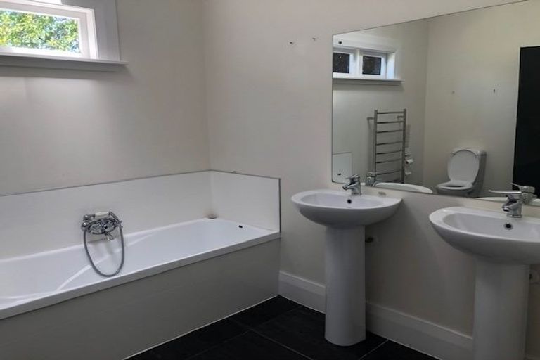 Photo of property in 40 Main Street, Greytown, 5712