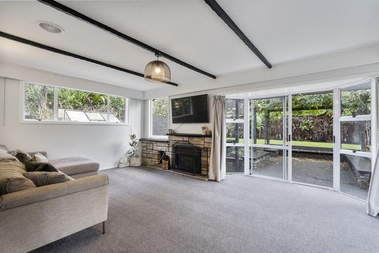 Photo of property in 10 Whitby Place, Westown, New Plymouth, 4310