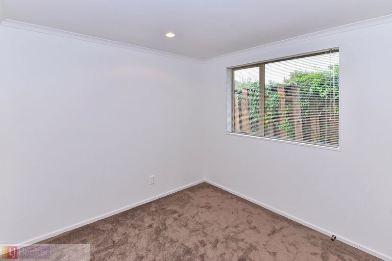 Photo of property in 24 Piriti Place, Weymouth, Auckland, 2103