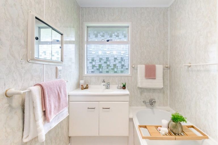 Photo of property in 19a Rewarewa Crescent, Waikanae, 5036