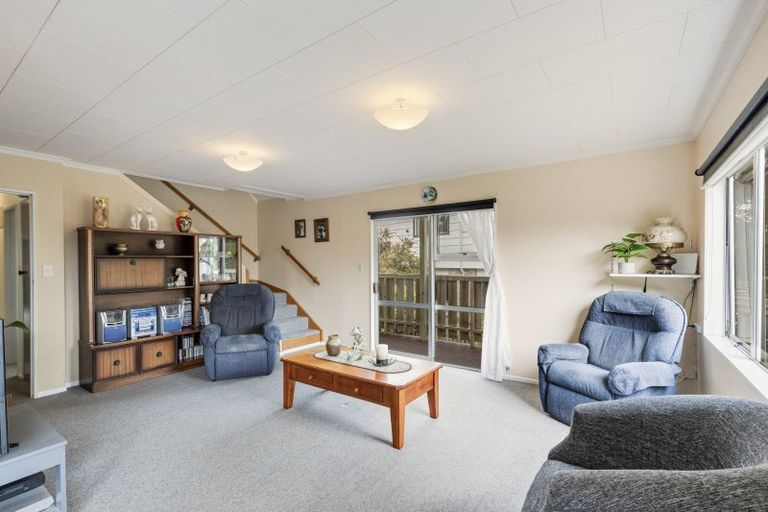 Photo of property in 79 Queens Road, Glen Avon, New Plymouth, 4312