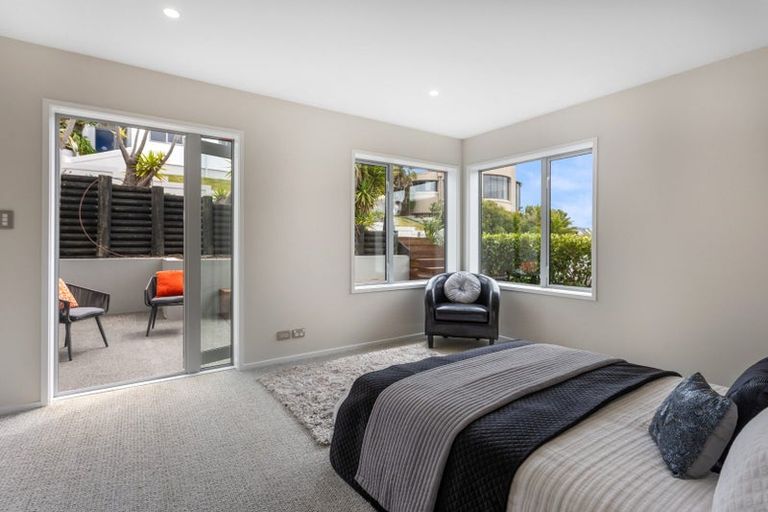 Photo of property in 22 Drayton Drive, Mount Pleasant, Christchurch, 8081