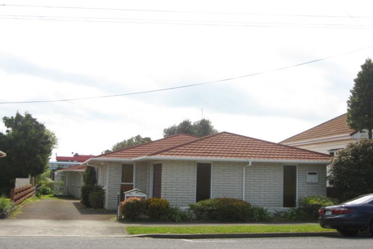 Photo of property in 1/30 Fulford Street, New Plymouth, 4310