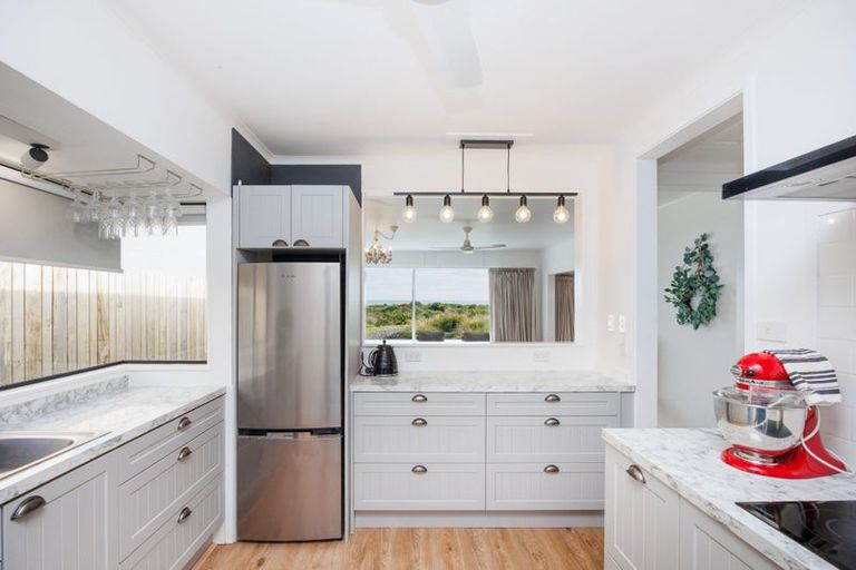 Photo of property in 3 Kent Avenue, Waitarere Beach, Levin, 5510