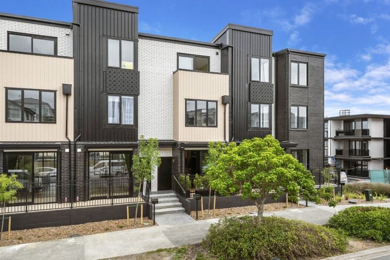 Photo of property in 2/19 Windlass Street, Long Bay, Auckland, 0630