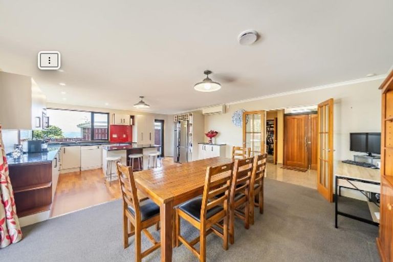 Photo of property in 21 Poto Road, Normandale, Lower Hutt, 5010
