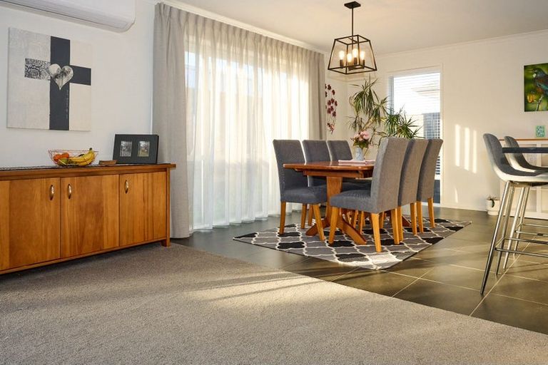 Photo of property in 13 Papa Orchard Drive, Kumeu, 0810