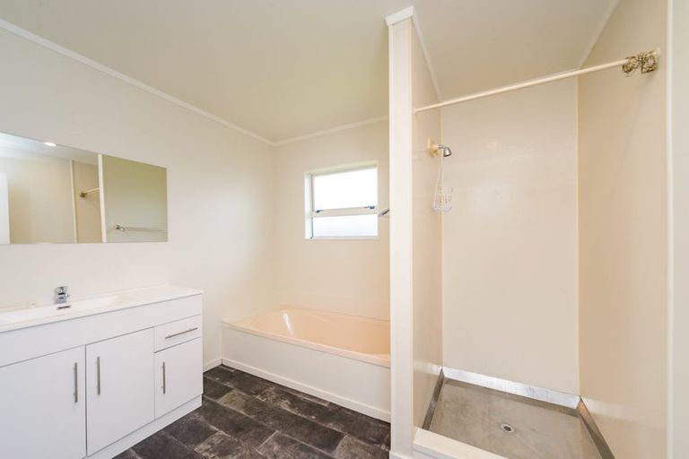 Photo of property in 106 Roberts Line, Kelvin Grove, Palmerston North, 4414