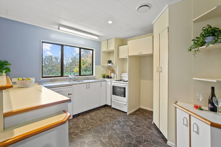 Photo of property in 25 Montana Place, Merrilands, New Plymouth, 4312