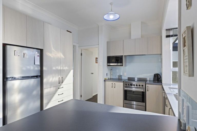 Photo of property in 25a Paynters Avenue, Strandon, New Plymouth, 4312