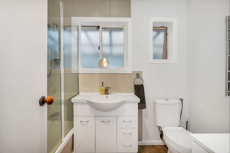 Photo of property in 51 Christmas Road, Manurewa, Auckland, 2102