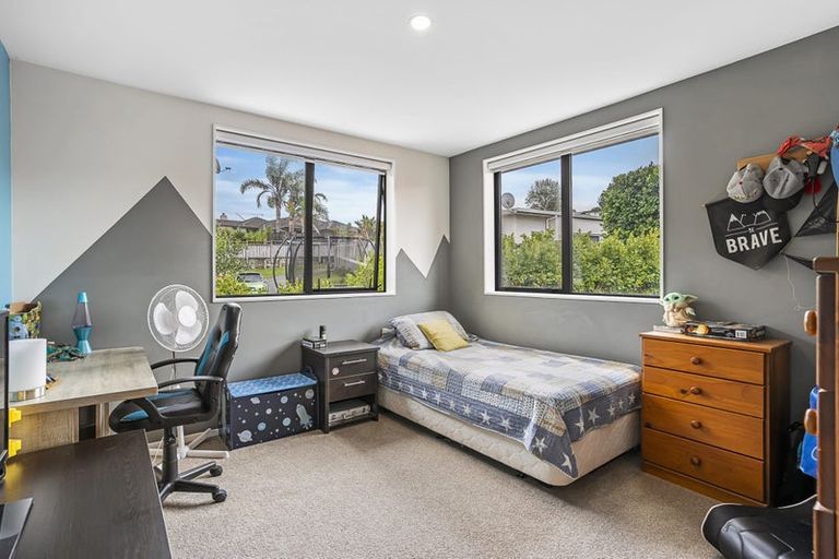Photo of property in 112 Grand Drive, Orewa, 0931