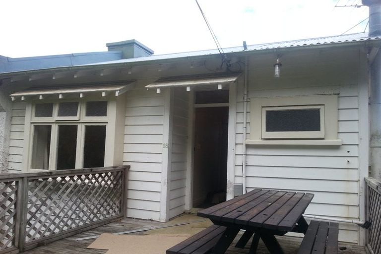 Photo of property in 18 Garden Road, Northland, Wellington, 6012