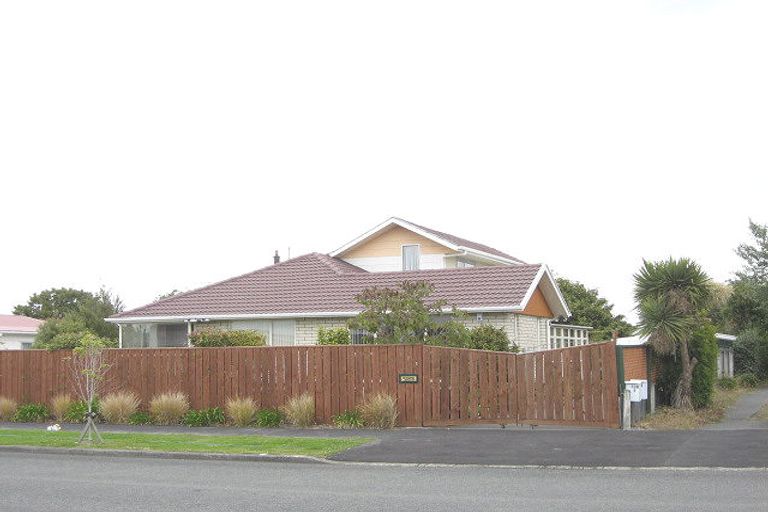 Photo of property in 106 Inwoods Road, Parklands, Christchurch, 8083