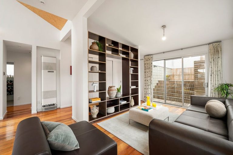 Photo of property in 2 Balmoral Terrace, Newtown, Wellington, 6021