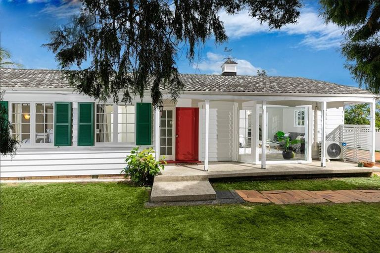 Photo of property in 1 Miltonia Avenue, Te Atatu South, Auckland, 0610