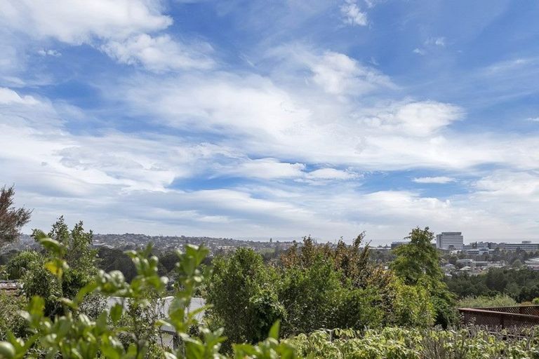 Photo of property in 3/85 Ocean View Road, Hillcrest, Auckland, 0627