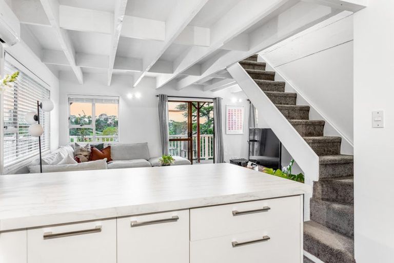 Photo of property in 1/29 Kemp Road, Massey, Auckland, 0614