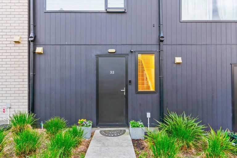 Photo of property in 32 Wharara Lane, Massey, Auckland, 0614