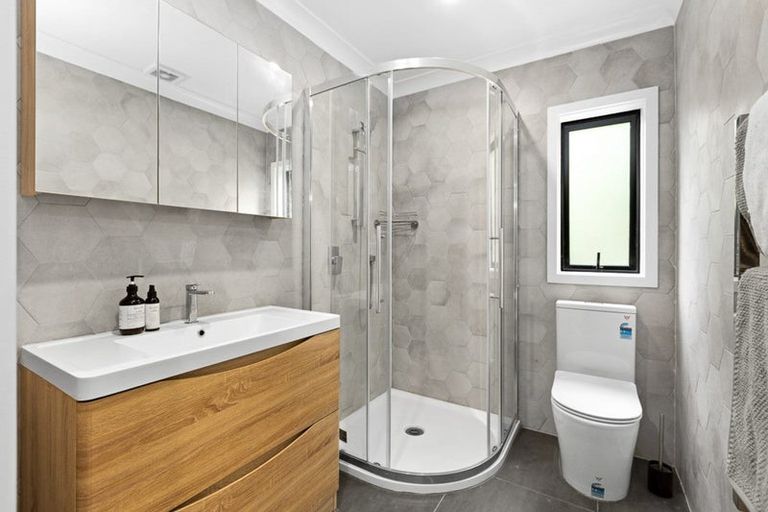 Photo of property in 18 Paturoa Road, Titirangi, Auckland, 0604