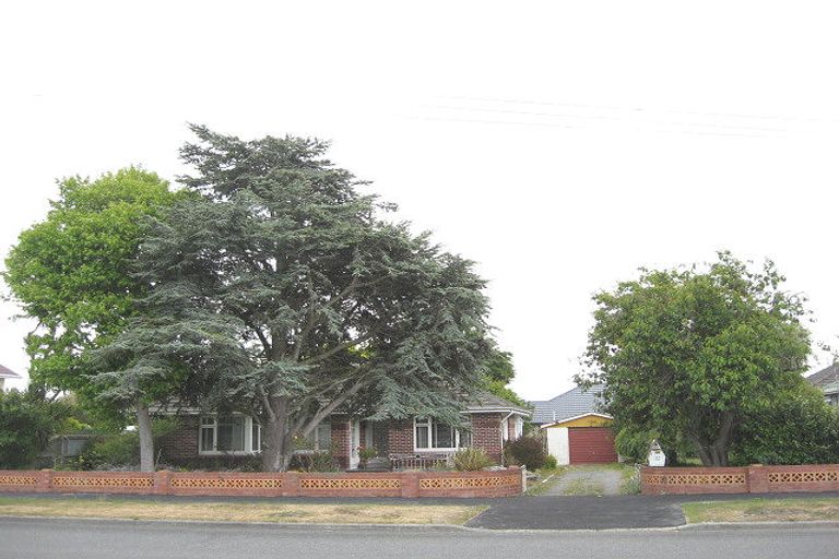 Photo of property in 112 Inwoods Road, Parklands, Christchurch, 8083