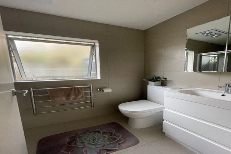 Photo of property in 38 Powrie Street, Glenfield, Auckland, 0629