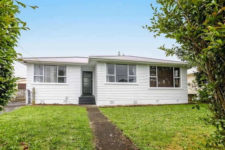 Photo of property in 19 Rospeath Crescent, Spotswood, New Plymouth, 4310