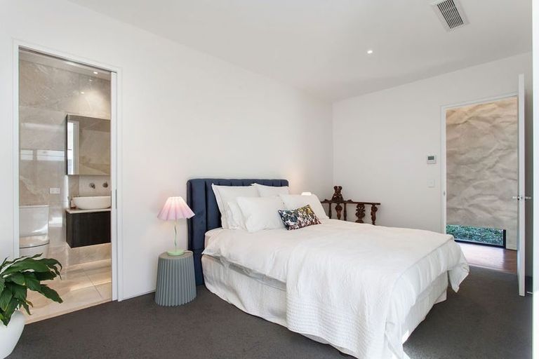 Photo of property in 66 Fendalton Road, Fendalton, Christchurch, 8014
