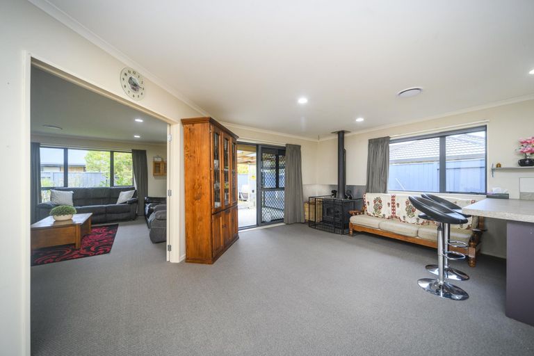 Photo of property in 53 Geneva Terrace, Kelvin Grove, Palmerston North, 4414