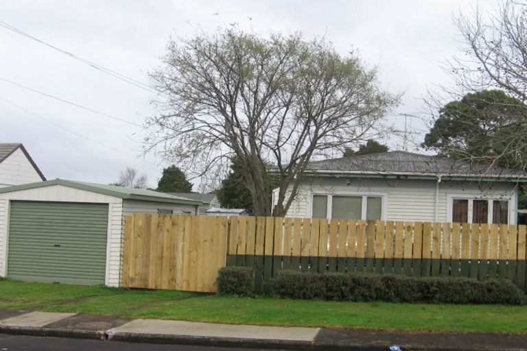 Photo of property in 2/21 Railway Street West, Papakura, 2110
