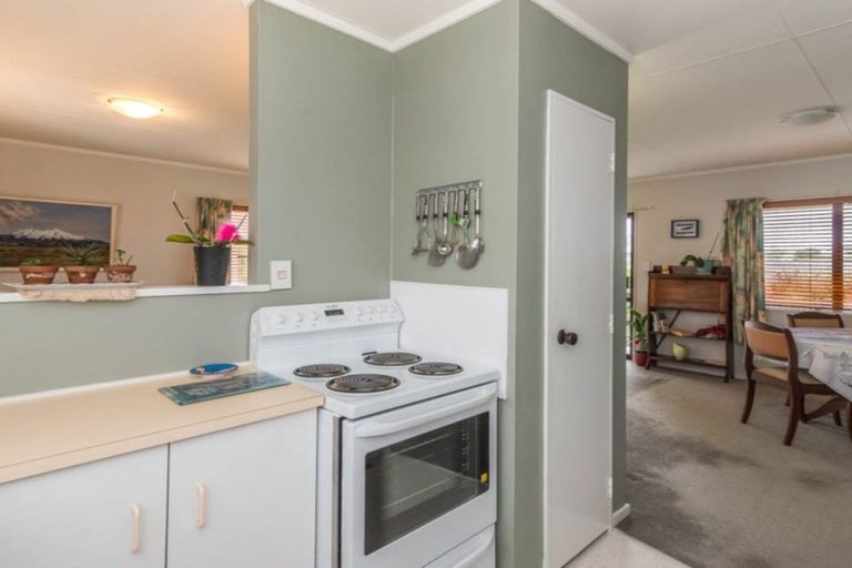 Photo of property in 28 Neil Avenue, Te Atatu Peninsula, Auckland, 0610
