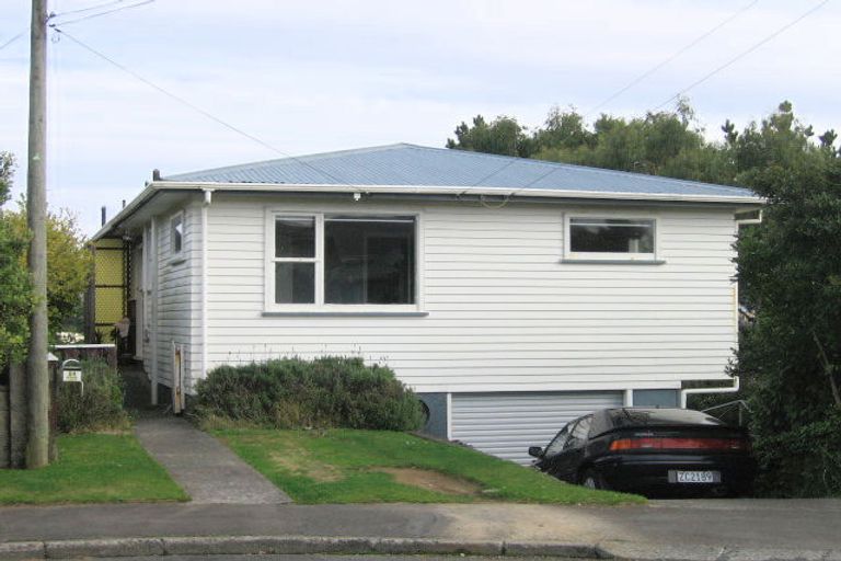 Photo of property in 54 Brooker Grove, Newlands, Wellington, 6037