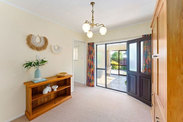 Photo of property in 27 Waimea Road, Waikanae Beach, Waikanae, 5036