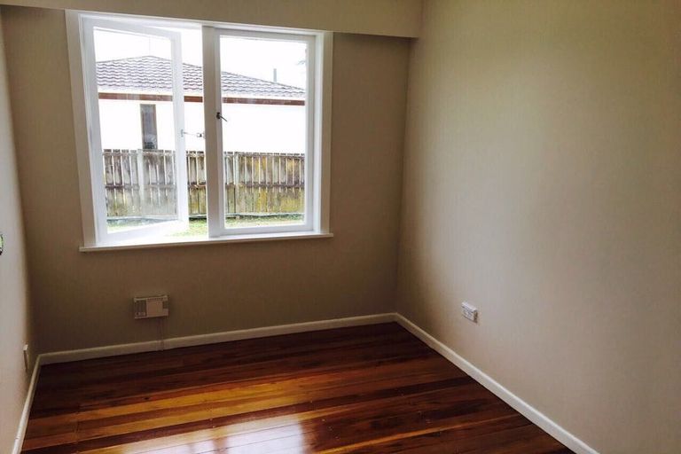 Photo of property in 1/65 Lancaster Road, Beach Haven, Auckland, 0626