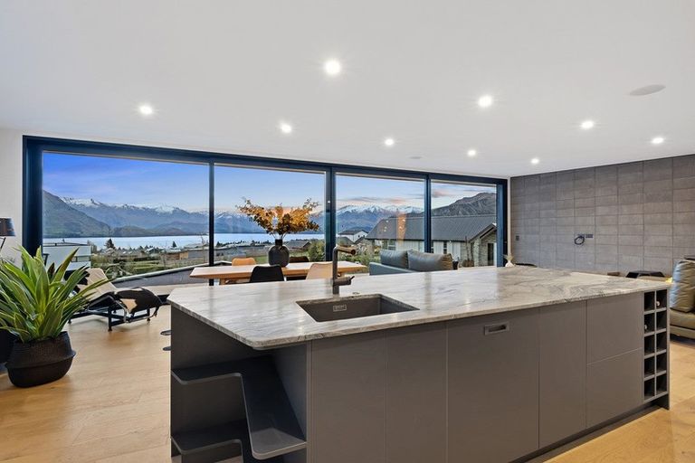 Photo of property in 58 Forest Heights, Wanaka, 9305