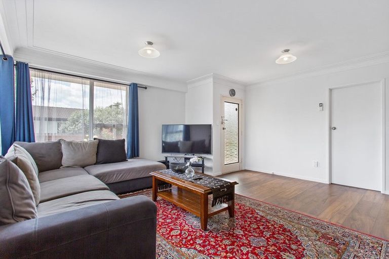 Photo of property in 1/15 Poinsettia Place, Henderson, Auckland, 0610