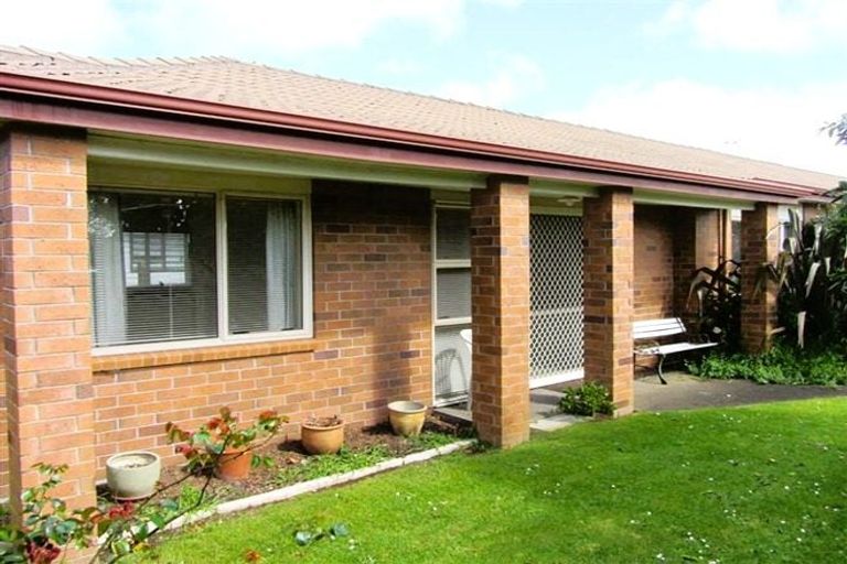 Photo of property in 2/17 Youngs Road, Papakura, 2110